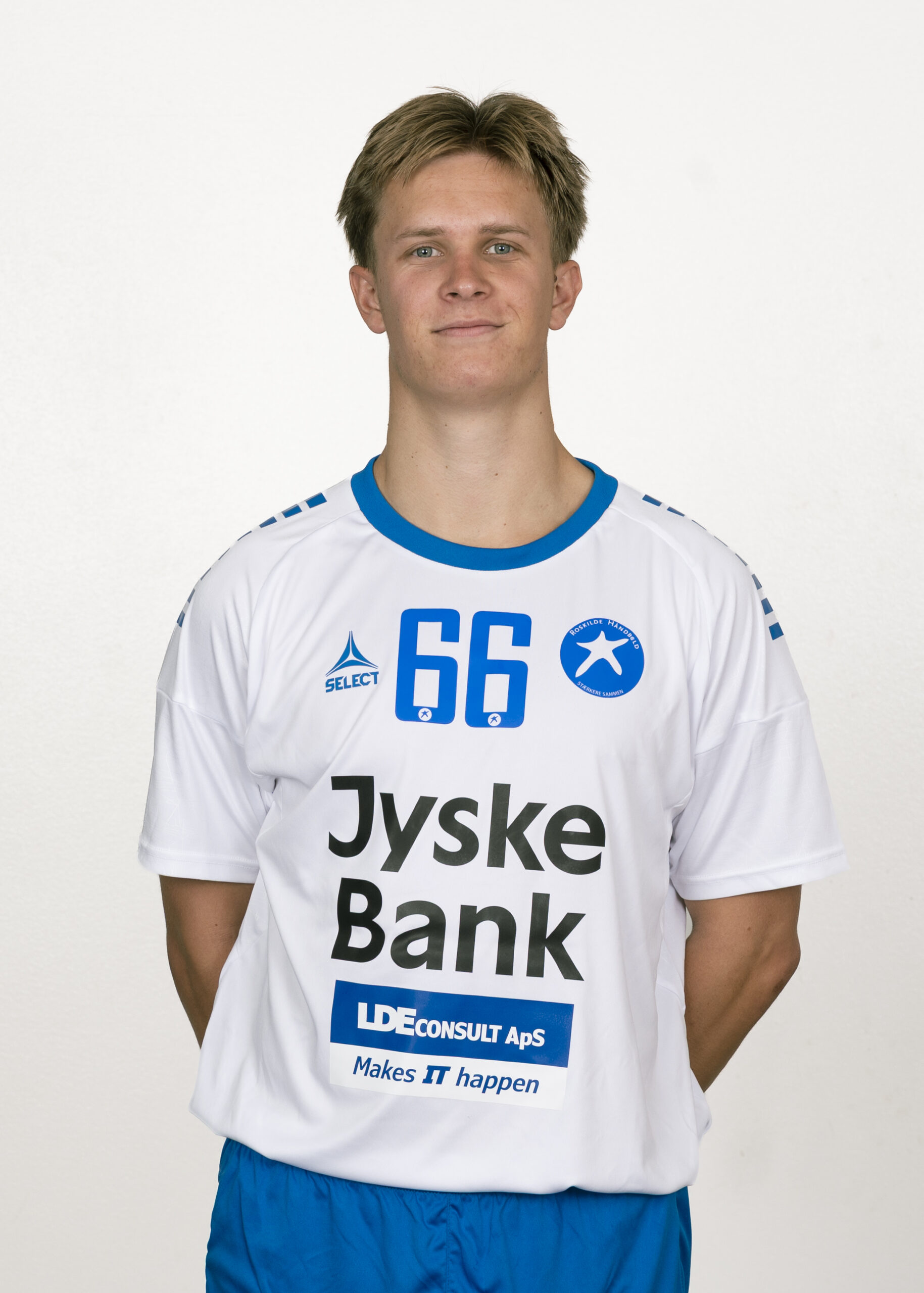 Tobias Larsen
